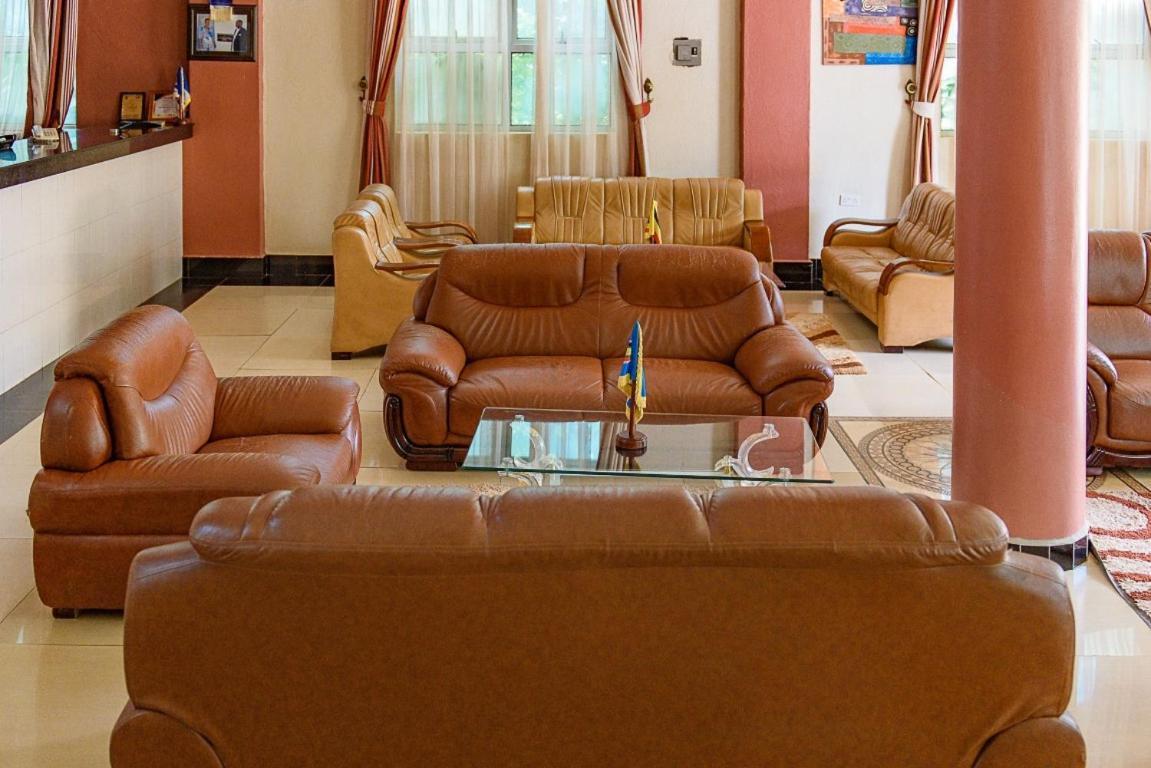 Garden Courts Hotel Masaka ภายนอก รูปภาพ