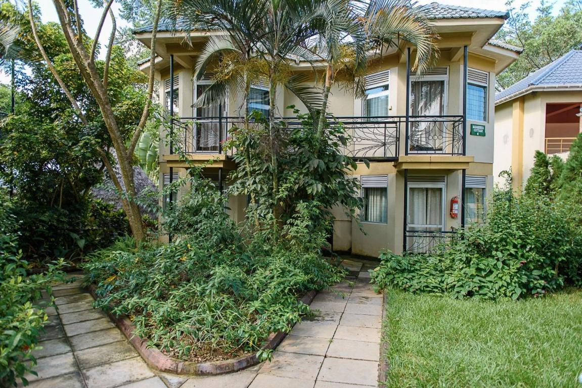 Garden Courts Hotel Masaka ภายนอก รูปภาพ