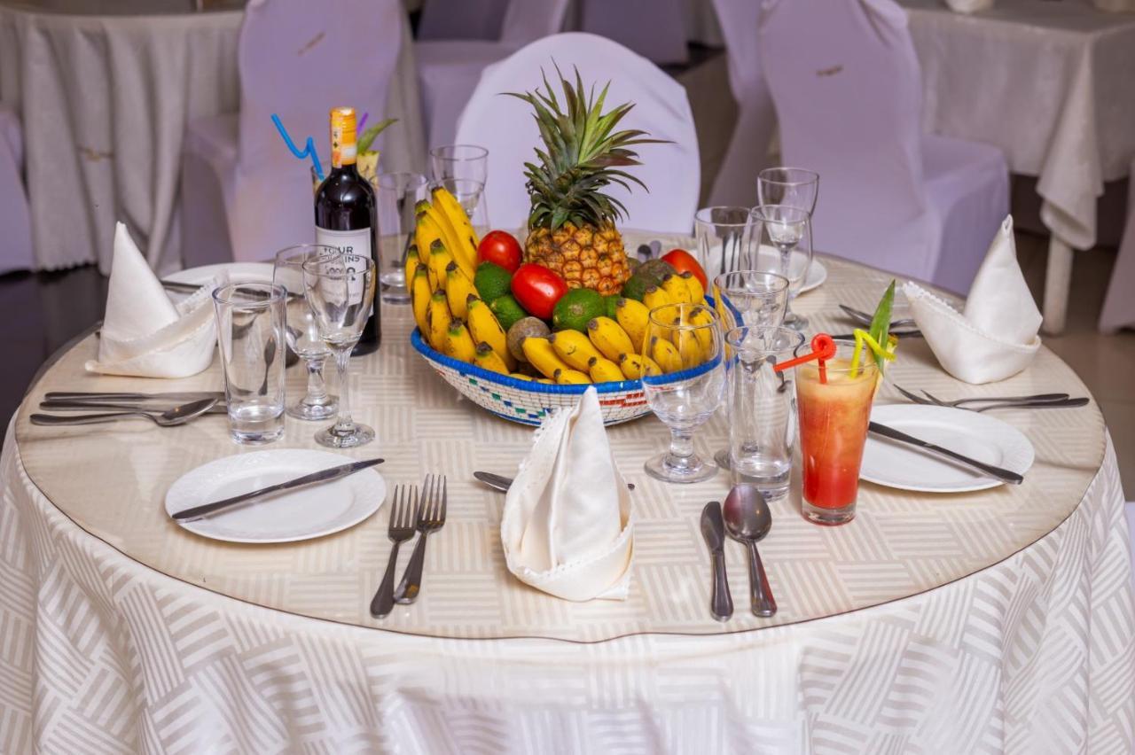 Garden Courts Hotel Masaka ภายนอก รูปภาพ