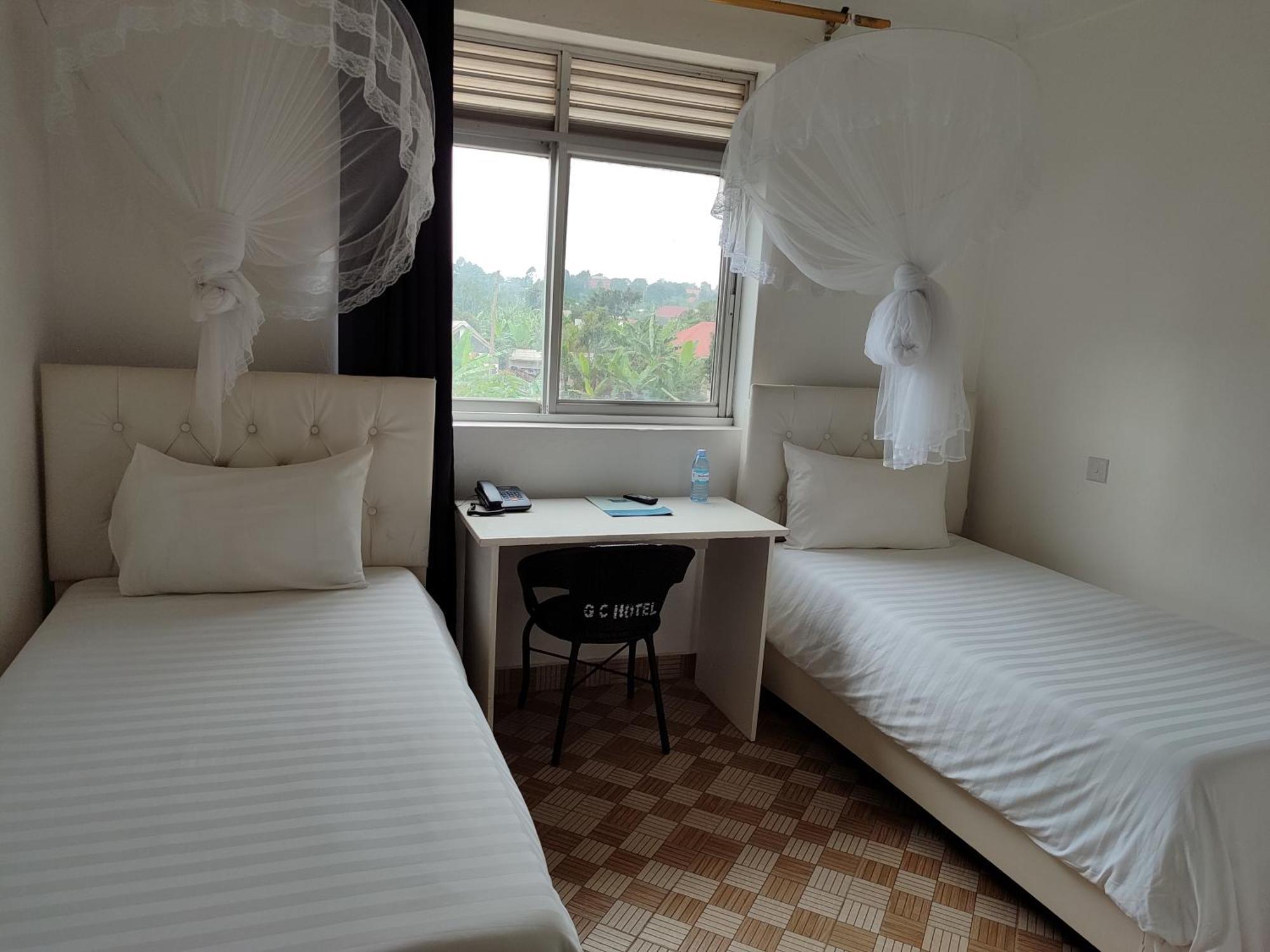 Garden Courts Hotel Masaka ภายนอก รูปภาพ