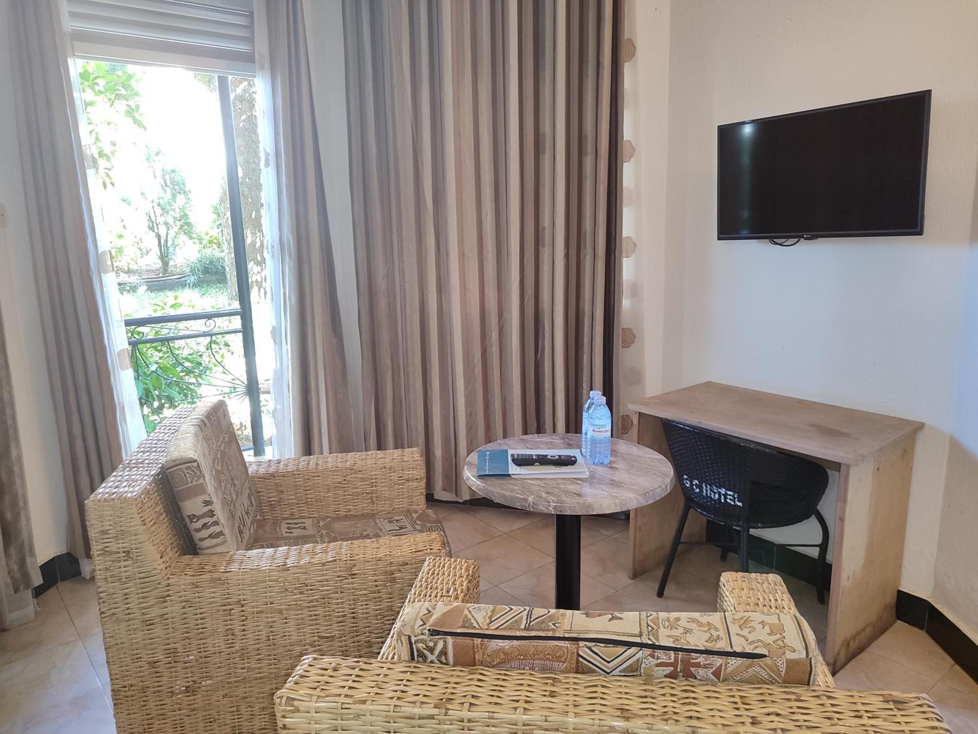 Garden Courts Hotel Masaka ภายนอก รูปภาพ